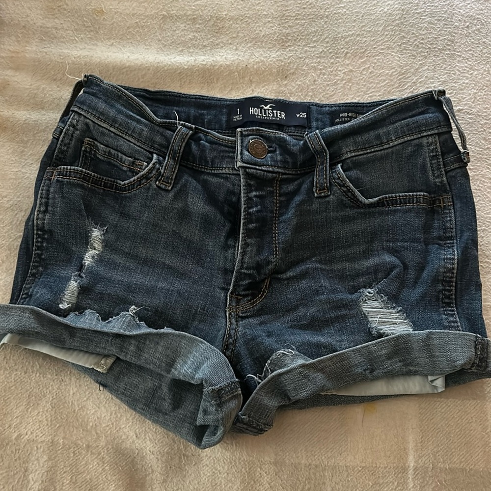hollister denim shorts!!